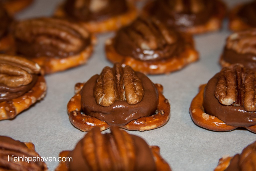 Life in Lape Haven: Tried It Tuesday: 5 of My Favorite Christmas Goodies Recipes. From our family Christmas cookie exchange, some of my favorite Christmas cookie and treats recipes, including homemade Marshmallows and Gingerbread.