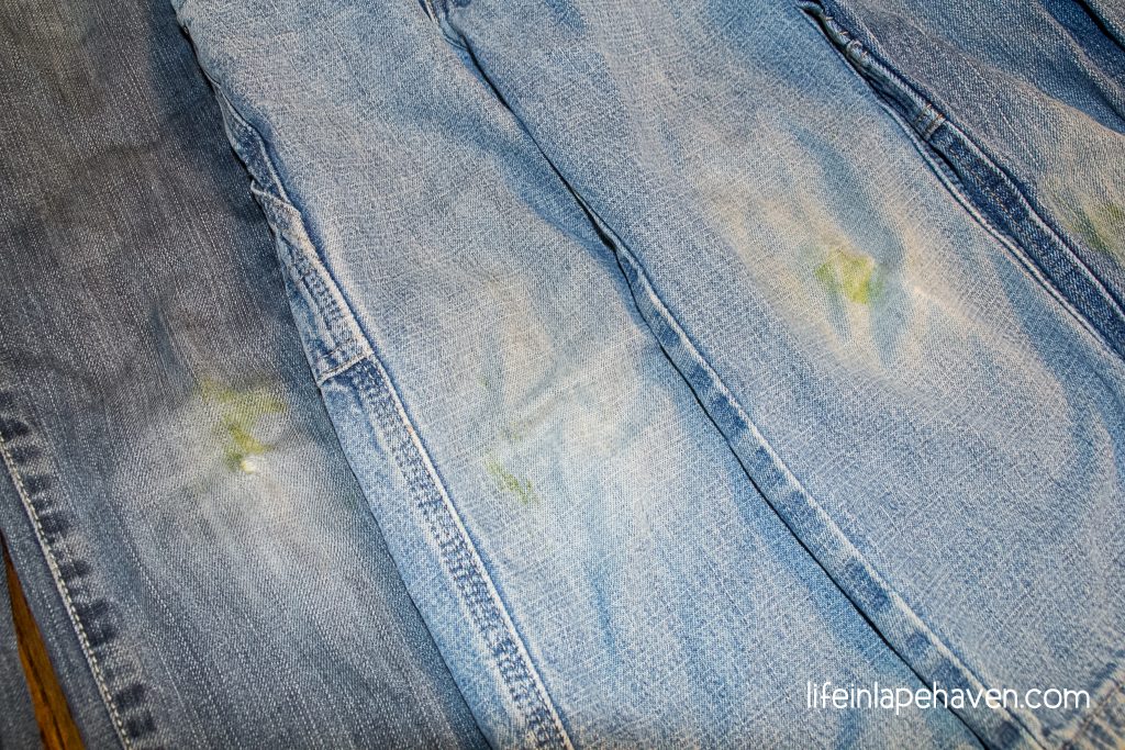 Life in Lape Haven: Tried It Tuesday - How to Get Grass Stains Out of Clothes. Two active little boys and spring mean that grass stains are showing up on lots of the clothes in my laundry. I have found a fairly easy way to get grass stains out of their jeans and clothing, without soaking the grass stained garments for hours.